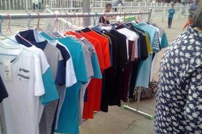 地摊服装生意遇冷？根源在于货源策略的缺失